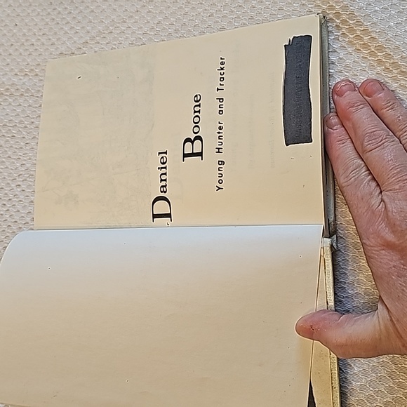 Rare vintage Daniel Boone book from 60s or 70s most likely. Has library Tape - Picture 4 of 5